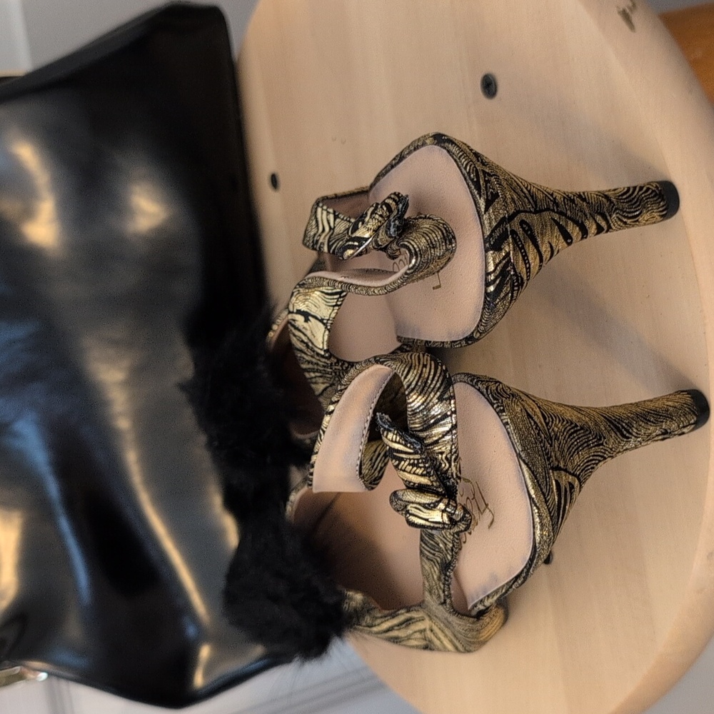 Shoes - Picture 2 of 4